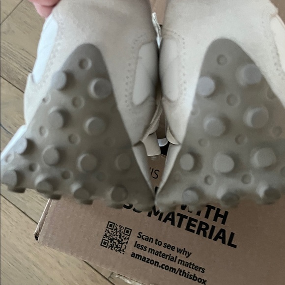 New Balance Cream Casual Sneakers - Picture 4 of 11